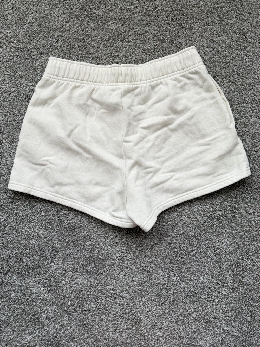 Alo Accolade Short in Ivory - Picture 2 of 3
